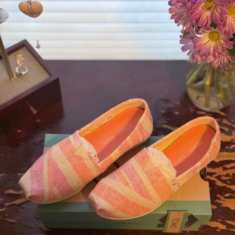 TOMS Women's Pink Canvas Slip-On Shoes